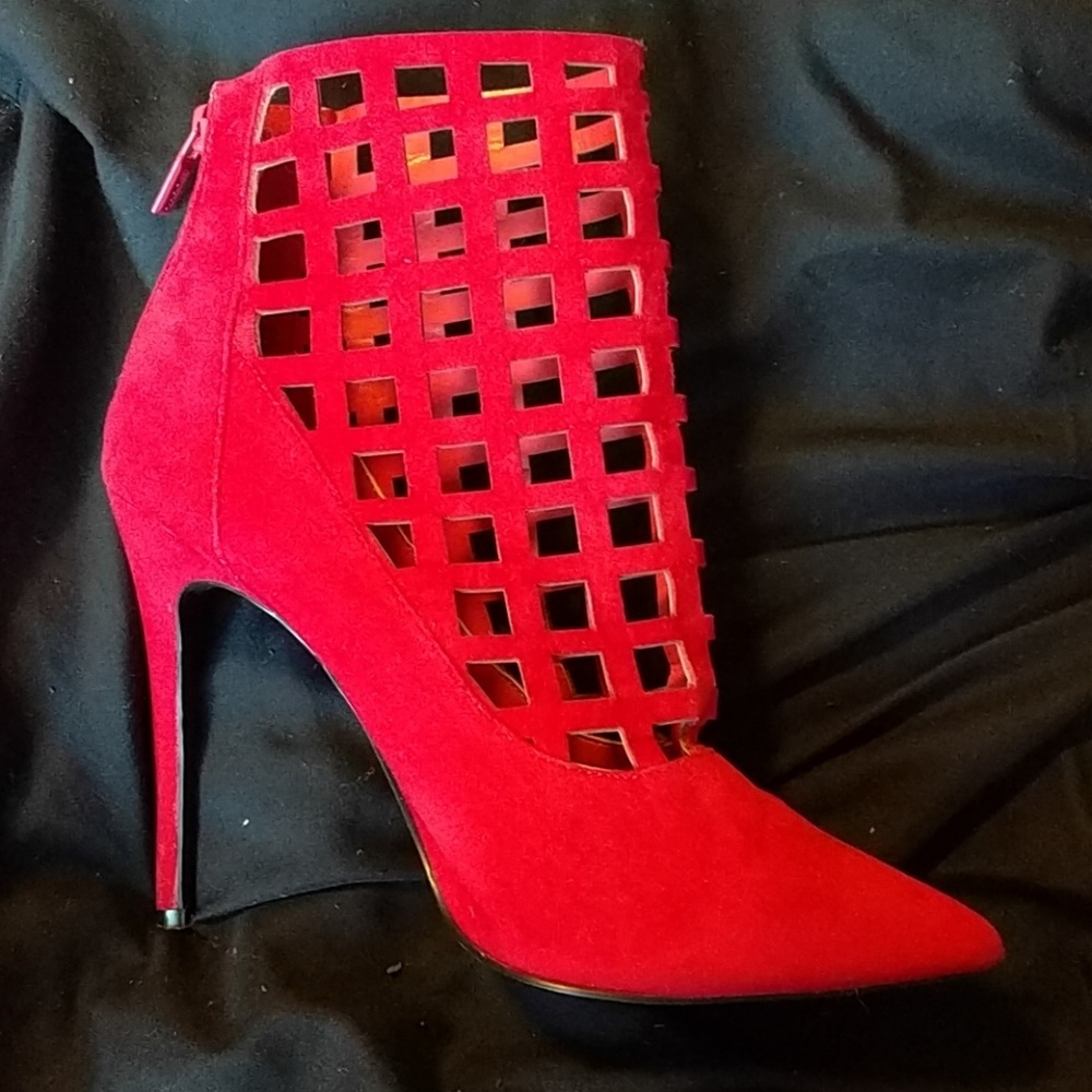 Darkish red high heels